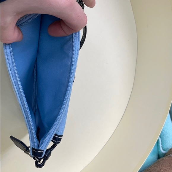 Light blue coach wristlet new with out tags - Picture 3 of 4